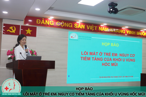 Phẫu thuật thành công cho bé trai 15 tháng tuổi bị lồi mắt, nghẹt thở vì khối u lạ ở hốc mũi
