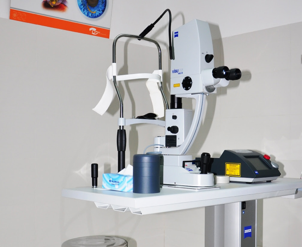 THIẾT BỊ HIỆN ĐẠI CHỤP CẮT LỚP ĐÁY MẮT (OCT) VÀ CHIẾU LASER MẮT 
