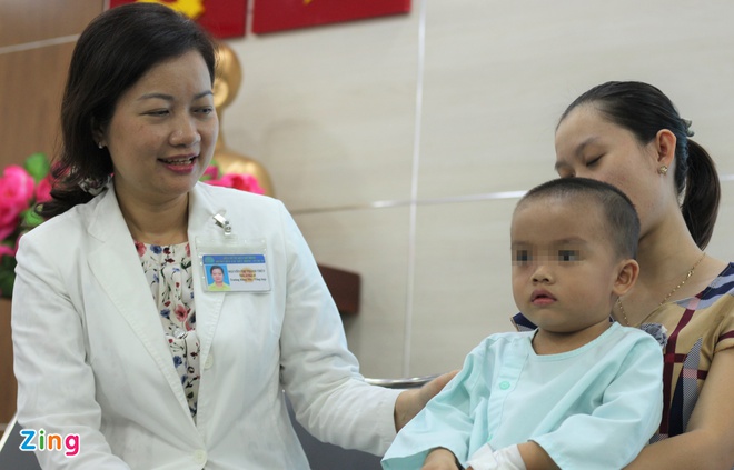 BÉ TRAI 2 TUỔI SUÝT MÙ MẮT BỞI BỆNH VIÊM XOANG